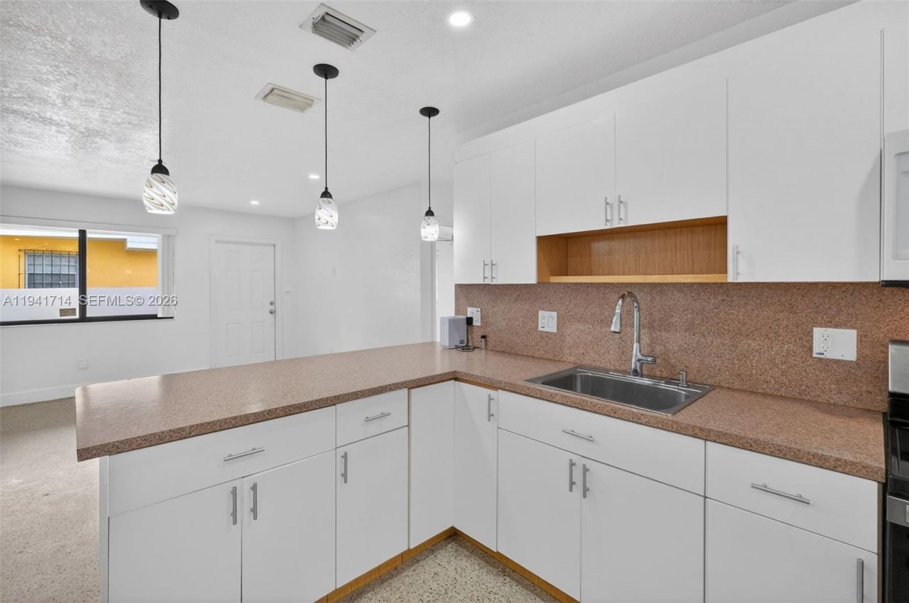 4725 NW 4th St, Unit Front, Miami, FL 33126 Photo