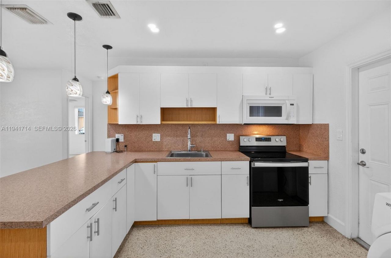 4725 NW 4th St, Unit Front, Miami, FL 33126 Photo