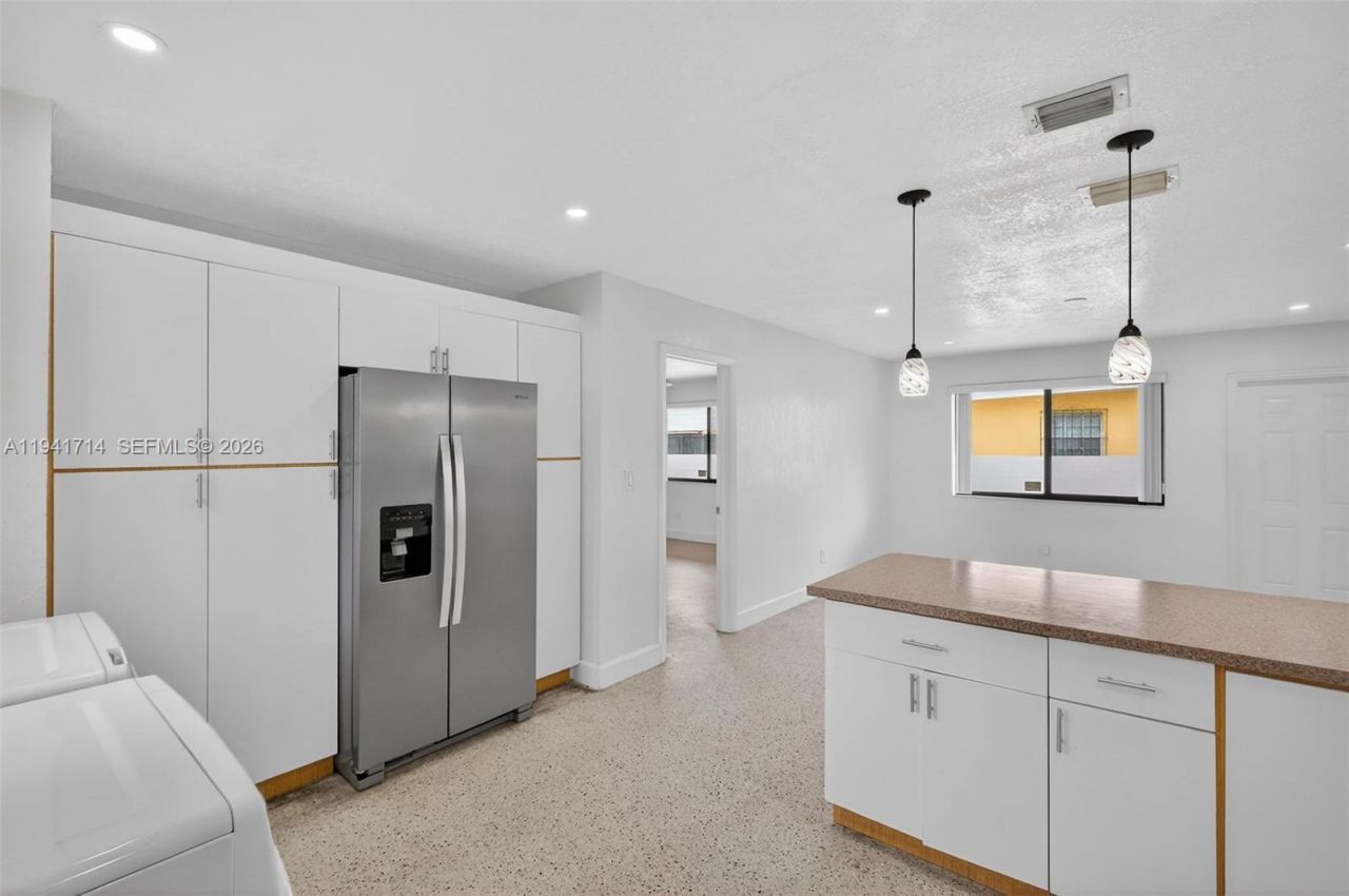 4725 NW 4th St, Unit Front, Miami, FL 33126 Photo