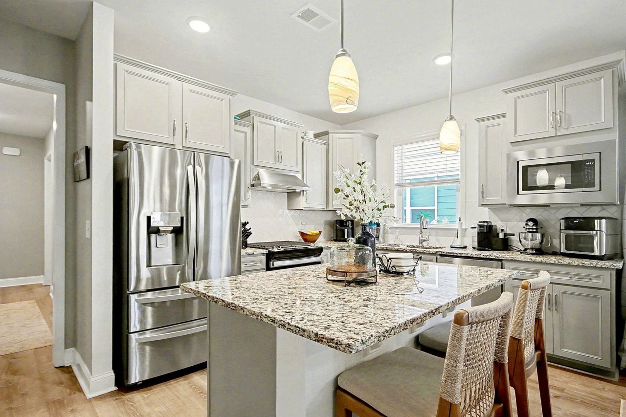 5830 Cremona Dr. Photo 10