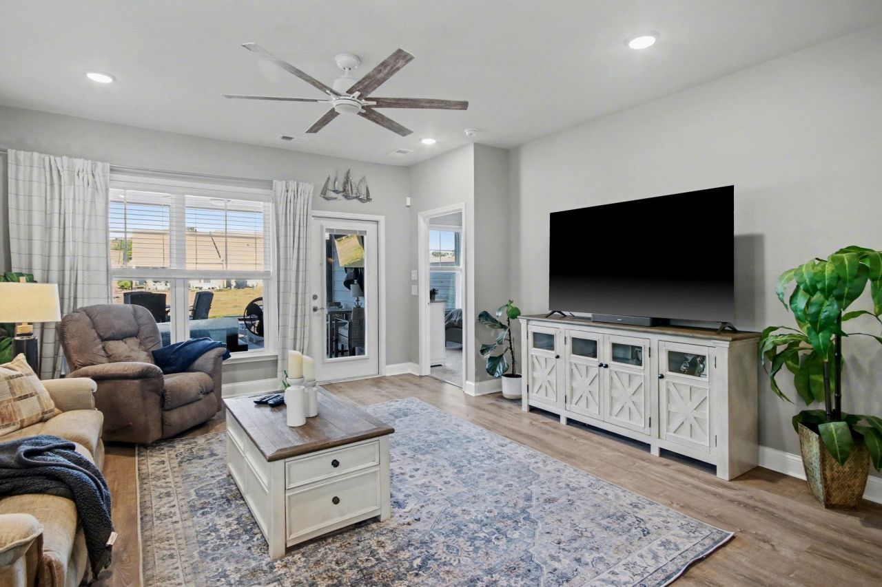 5830 Cremona Dr. Photo 18