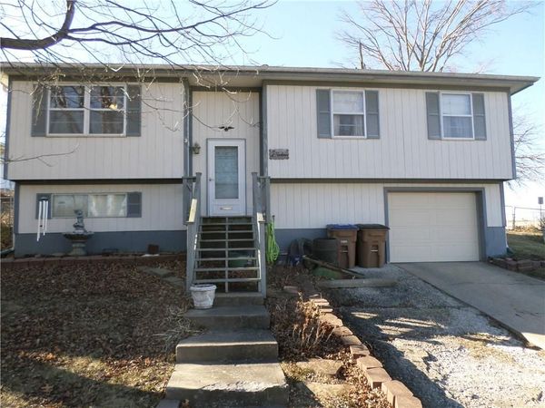 712 W Street, Atchison, KS 66002