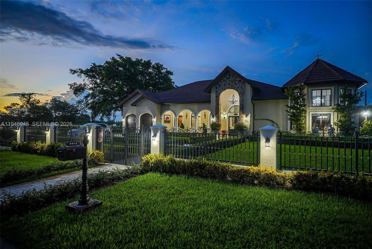 9815 SW 114th St, Miami, FL 33176 Photo