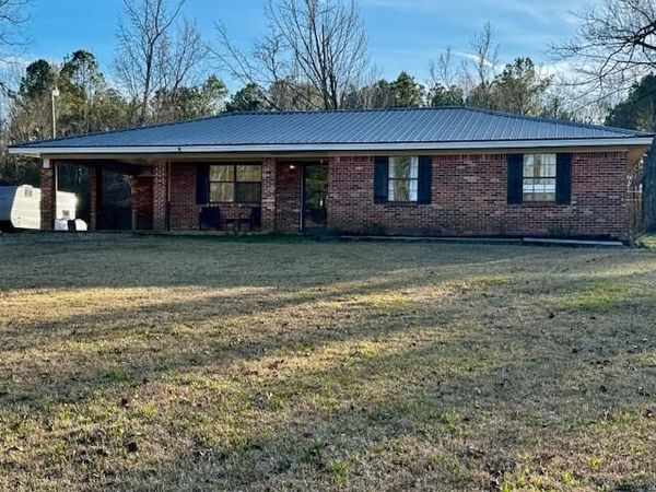 202 Main St., Mantee, MS 39751