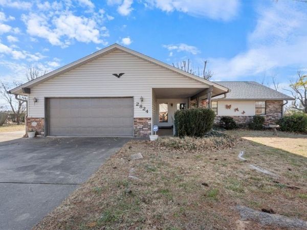2824 Parkwood Circle, Rogers, AR 72756