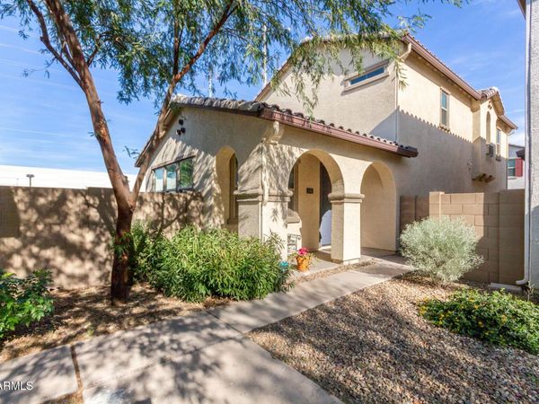 5740 W RAYMOND Street, Phoenix, AZ 85043