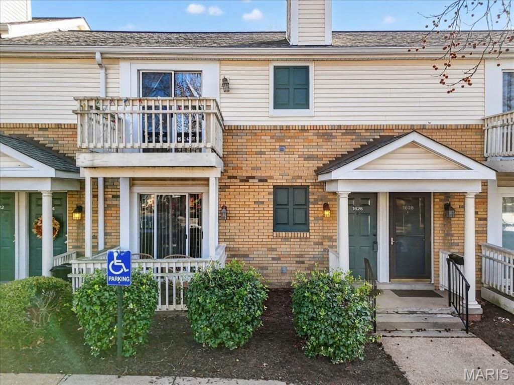 1626 High School Drive, Saint Louis, MO 63144 Main Photo