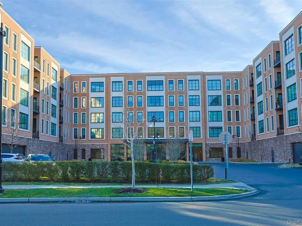 100 Garvies Point Road, Unit 1024, Glen Cove, NY 11542