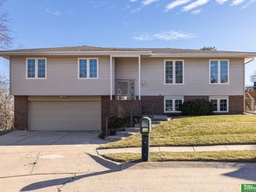 12133 Burdette Circle, Omaha, NE 68164