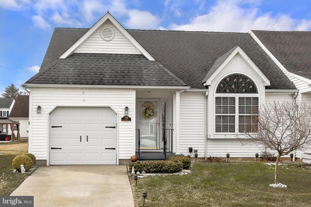 748 Barbados Drive, Williamstown, NJ 08094 Main Photo