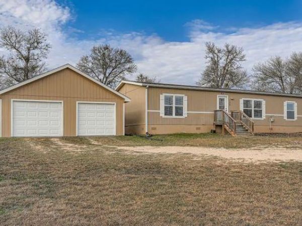 130 Zafiro LN, Del Valle, TX 78617