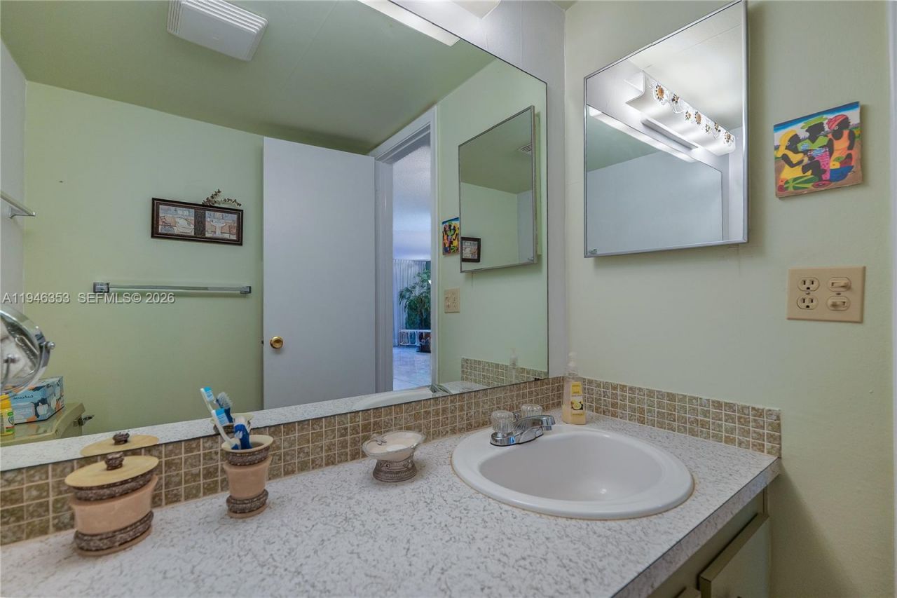 4751 NW 21st St, Unit 211, Lauderhill, FL 33313 Photo