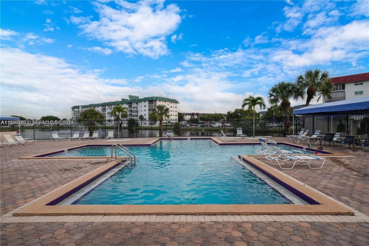 4751 NW 21st St, Unit 211, Lauderhill, FL 33313 Photo