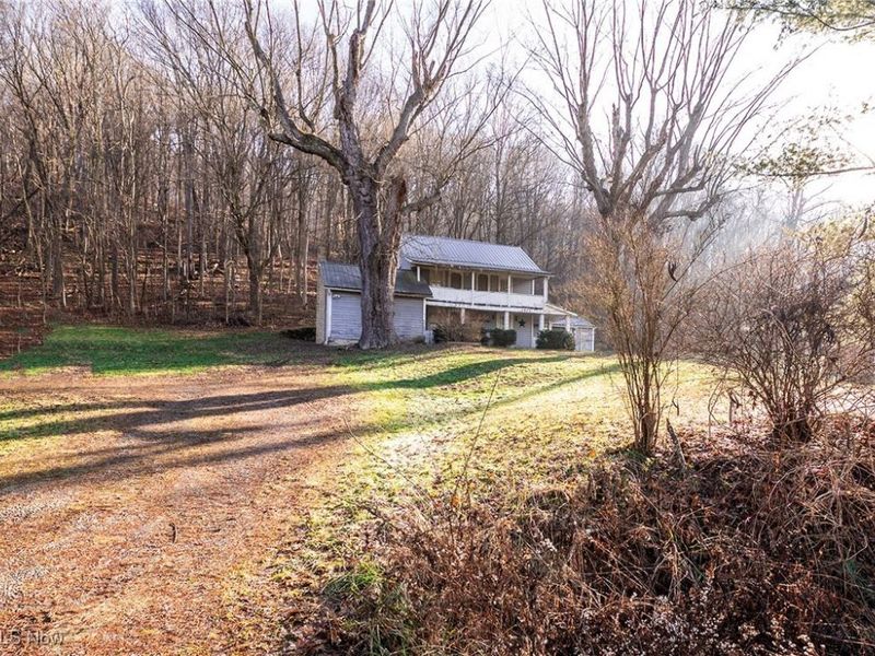 1573 Barnhill Road SE, New Philadelphia, OH 44663 Photo 2