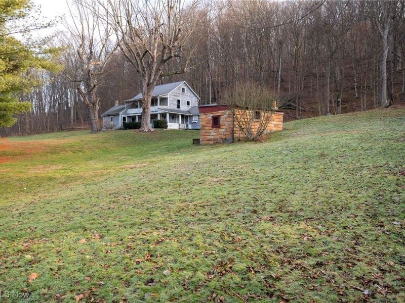 1573 Barnhill Road SE, New Philadelphia, OH 44663 Photo 3