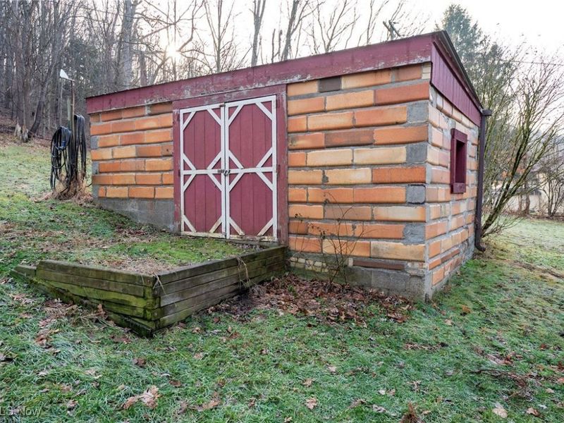 1573 Barnhill Road SE, New Philadelphia, OH 44663 Photo 9