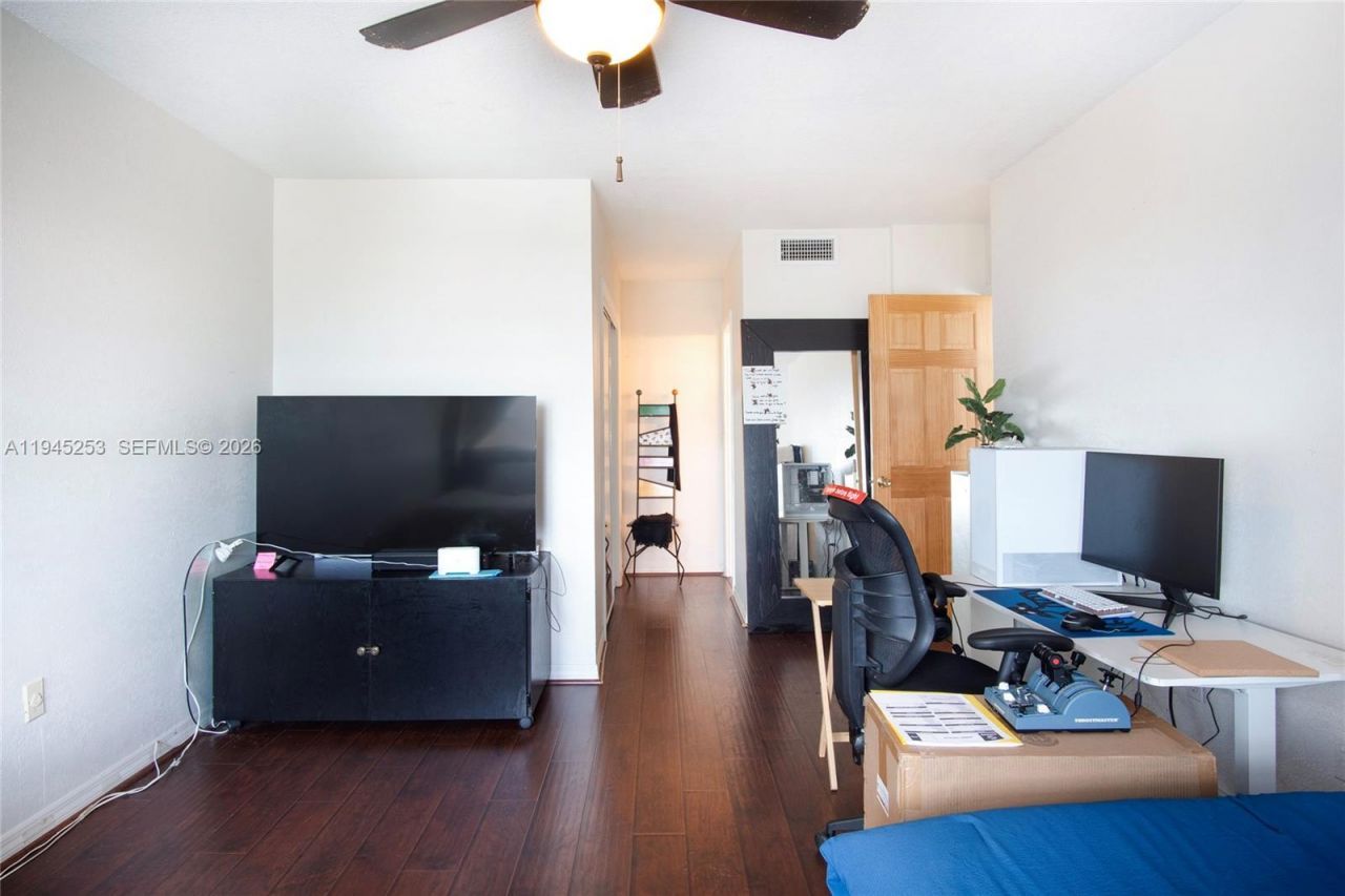 11930 N Bayshore Dr , Unit 609, North Miami, FL 33181 Photo