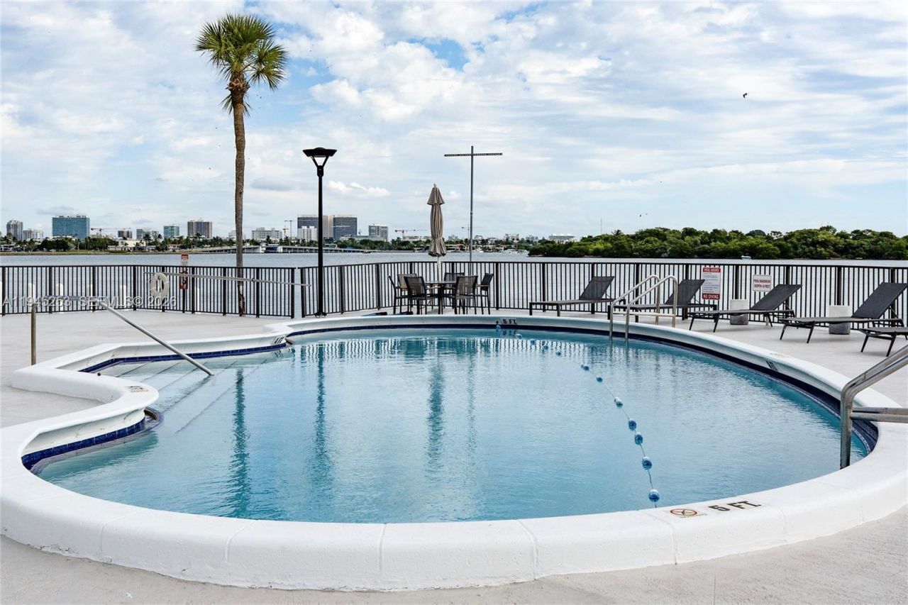 11930 N Bayshore Dr , Unit 609, North Miami, FL 33181 Photo