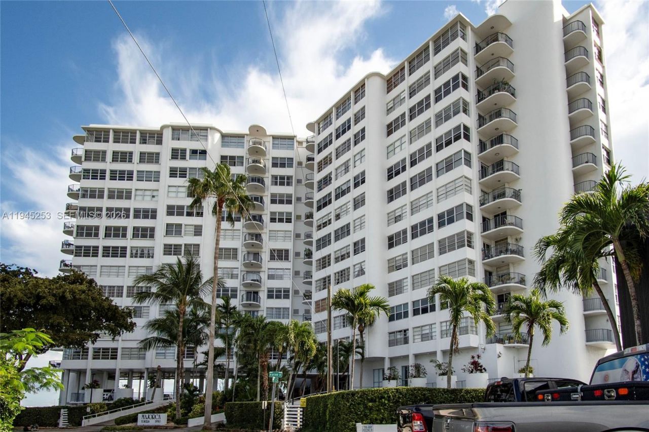 11930 N Bayshore Dr , Unit 609, North Miami, FL 33181 Photo