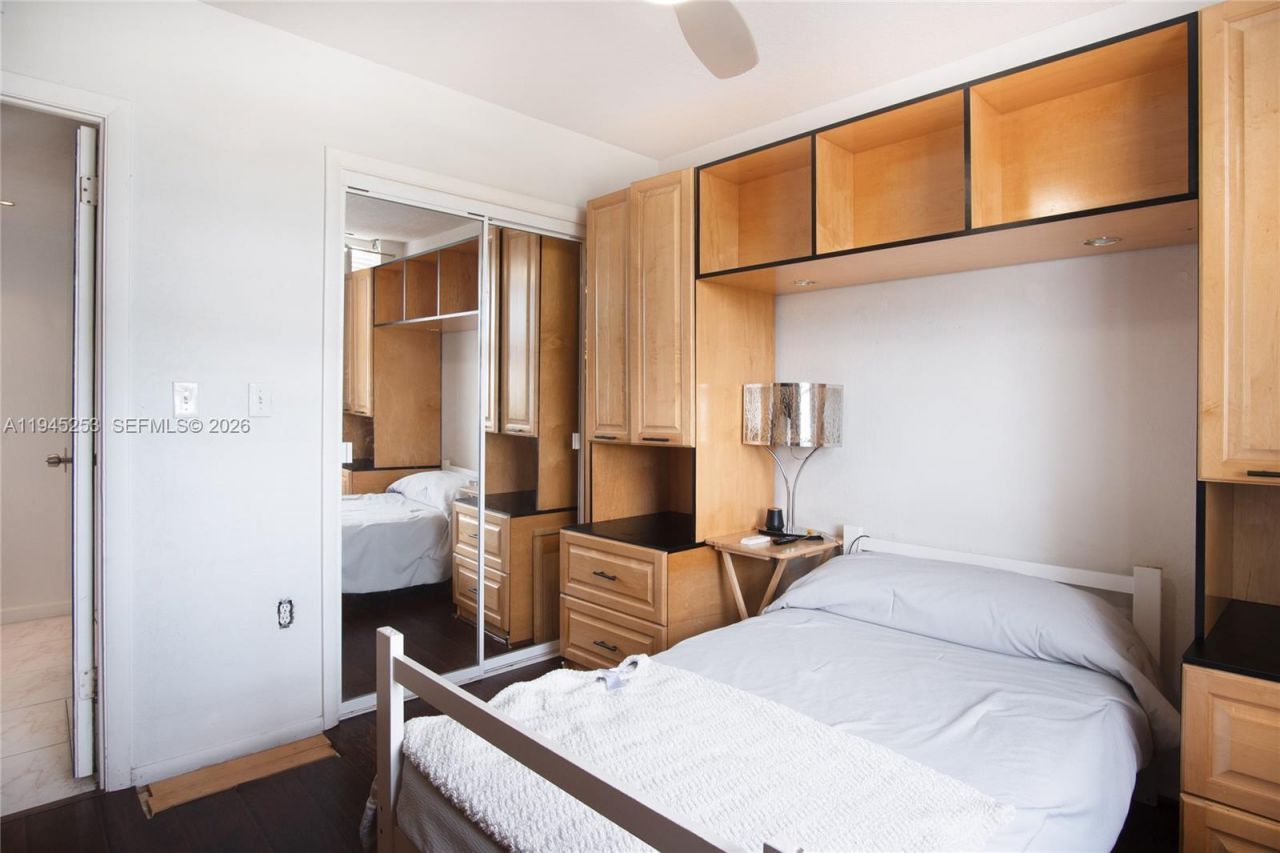 11930 N Bayshore Dr , Unit 609, North Miami, FL 33181 Photo