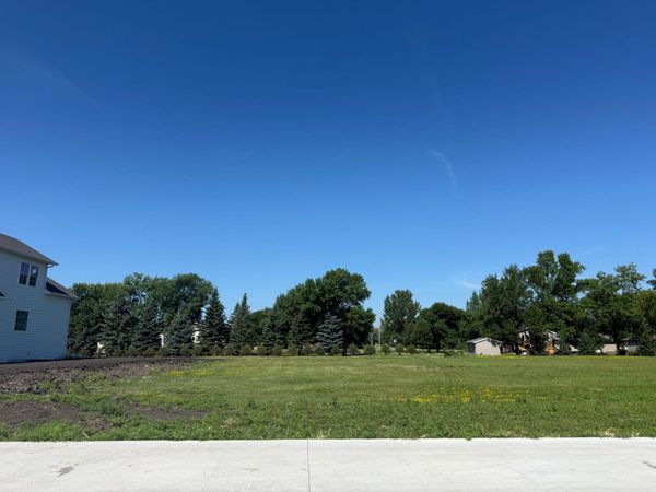 5579 31st Street S, Fargo, ND 58104