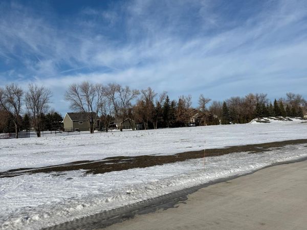 5579 31st Street S, Fargo, ND 58104