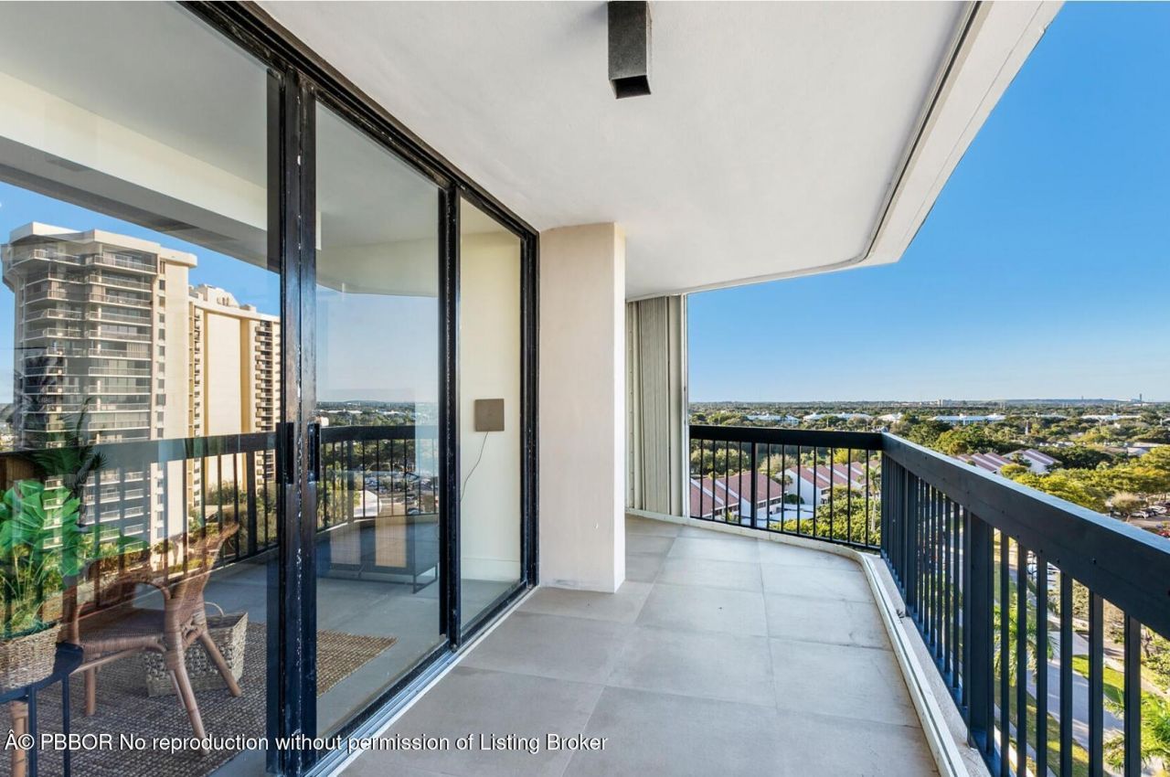 2425 Presidential Way, Unit 1101, West Palm Beach, FL 33401 Photo