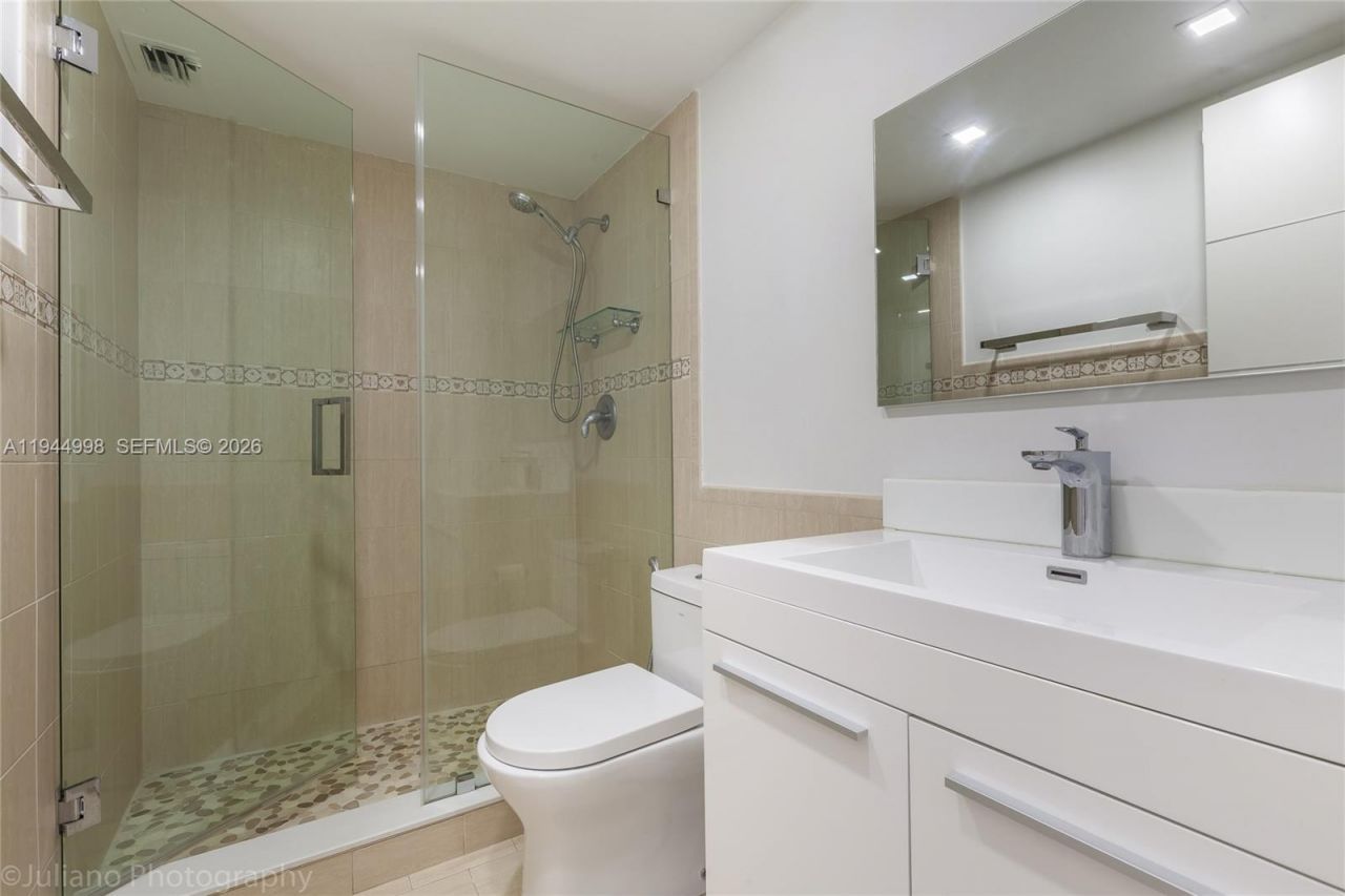 5555 Collins Ave , Unit 9U, Miami Beach, FL 33140 Photo