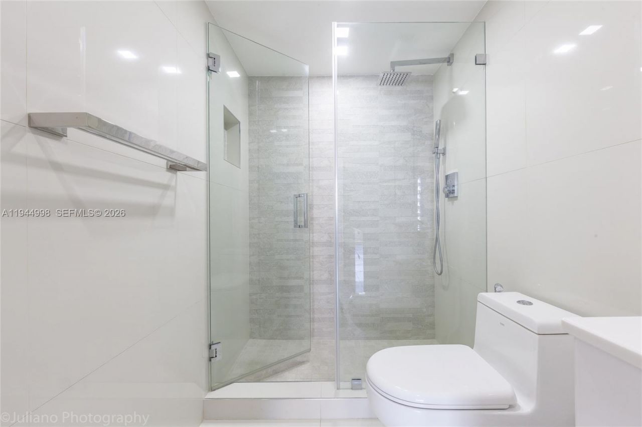 5555 Collins Ave , Unit 9U, Miami Beach, FL 33140 Photo