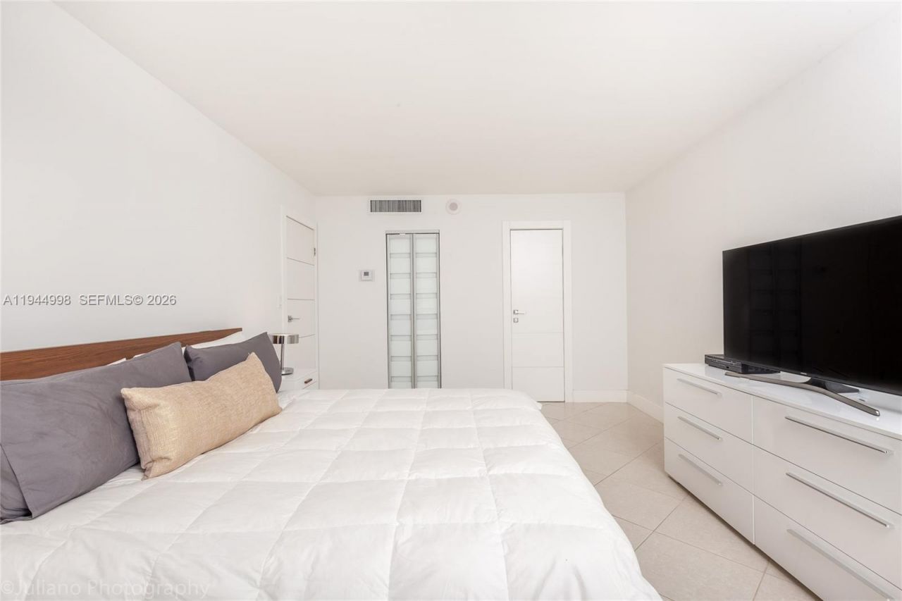 5555 Collins Ave , Unit 9U, Miami Beach, FL 33140 Photo