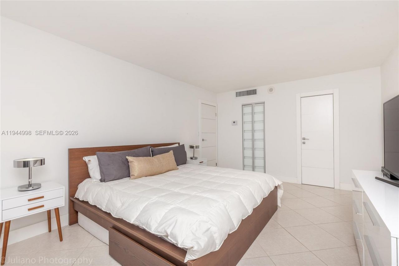 5555 Collins Ave , Unit 9U, Miami Beach, FL 33140 Photo