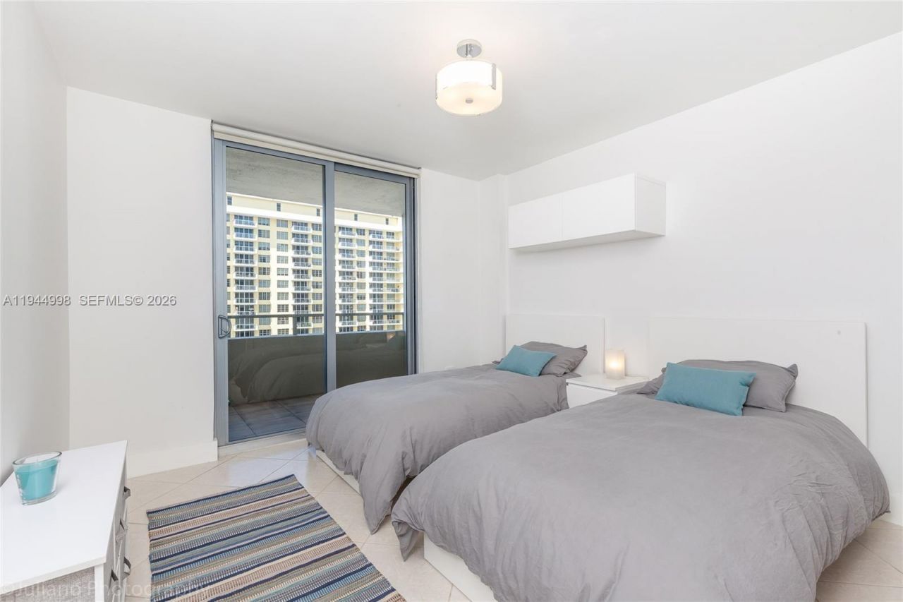 5555 Collins Ave , Unit 9U, Miami Beach, FL 33140 Photo