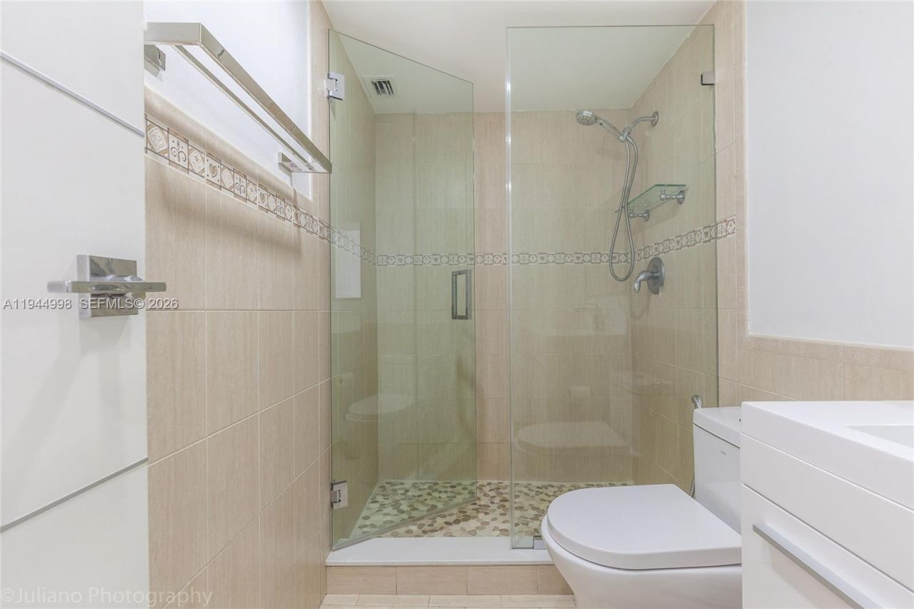 5555 Collins Ave , Unit 9U, Miami Beach, FL 33140 Photo