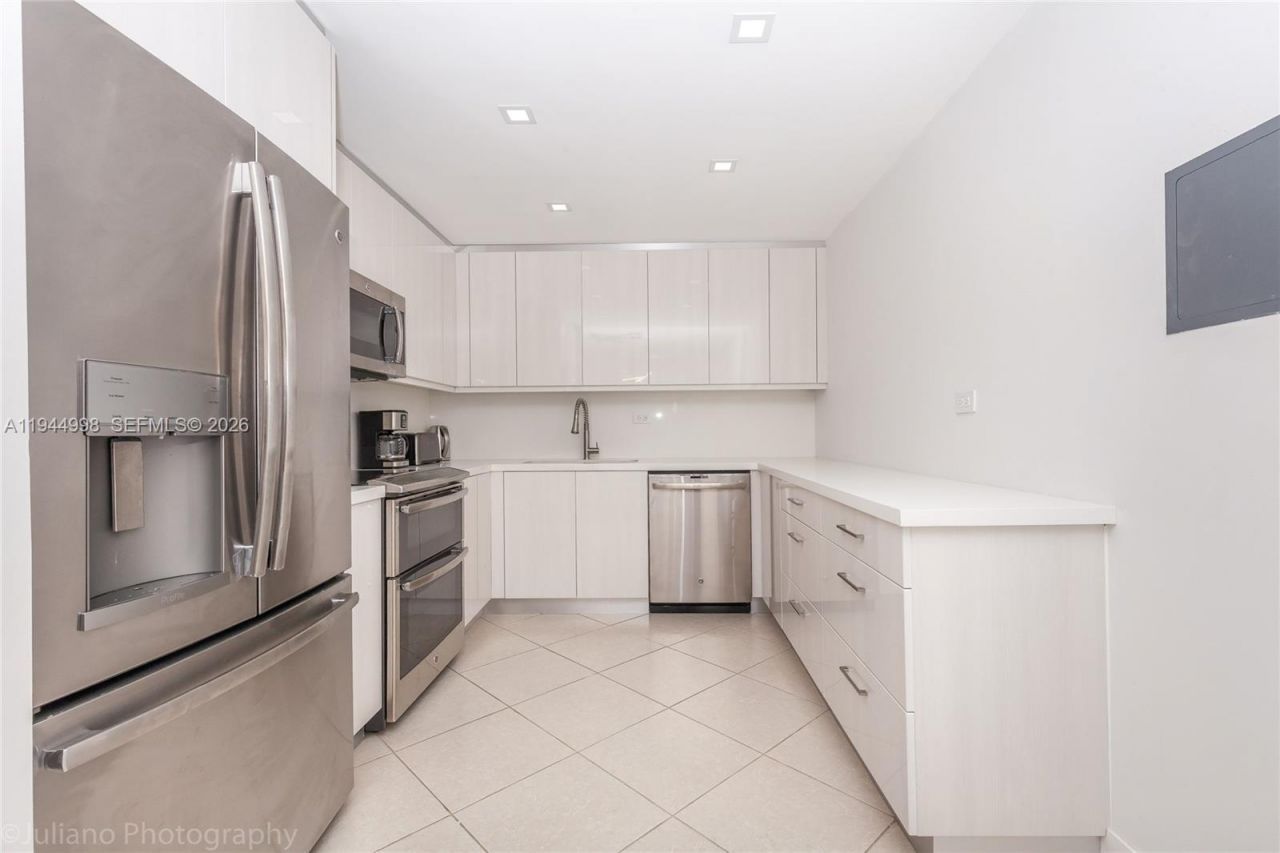 5555 Collins Ave , Unit 9U, Miami Beach, FL 33140 Photo