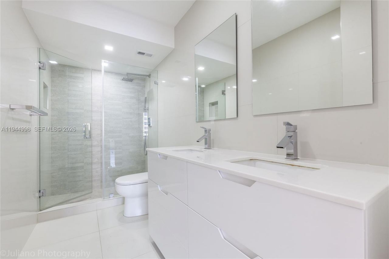 5555 Collins Ave , Unit 9U, Miami Beach, FL 33140 Photo