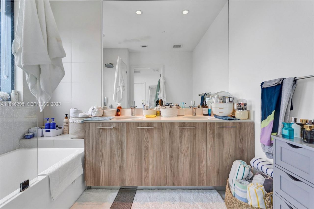 501 NE 31 , Unit 4305, Miami, FL 33137 Photo