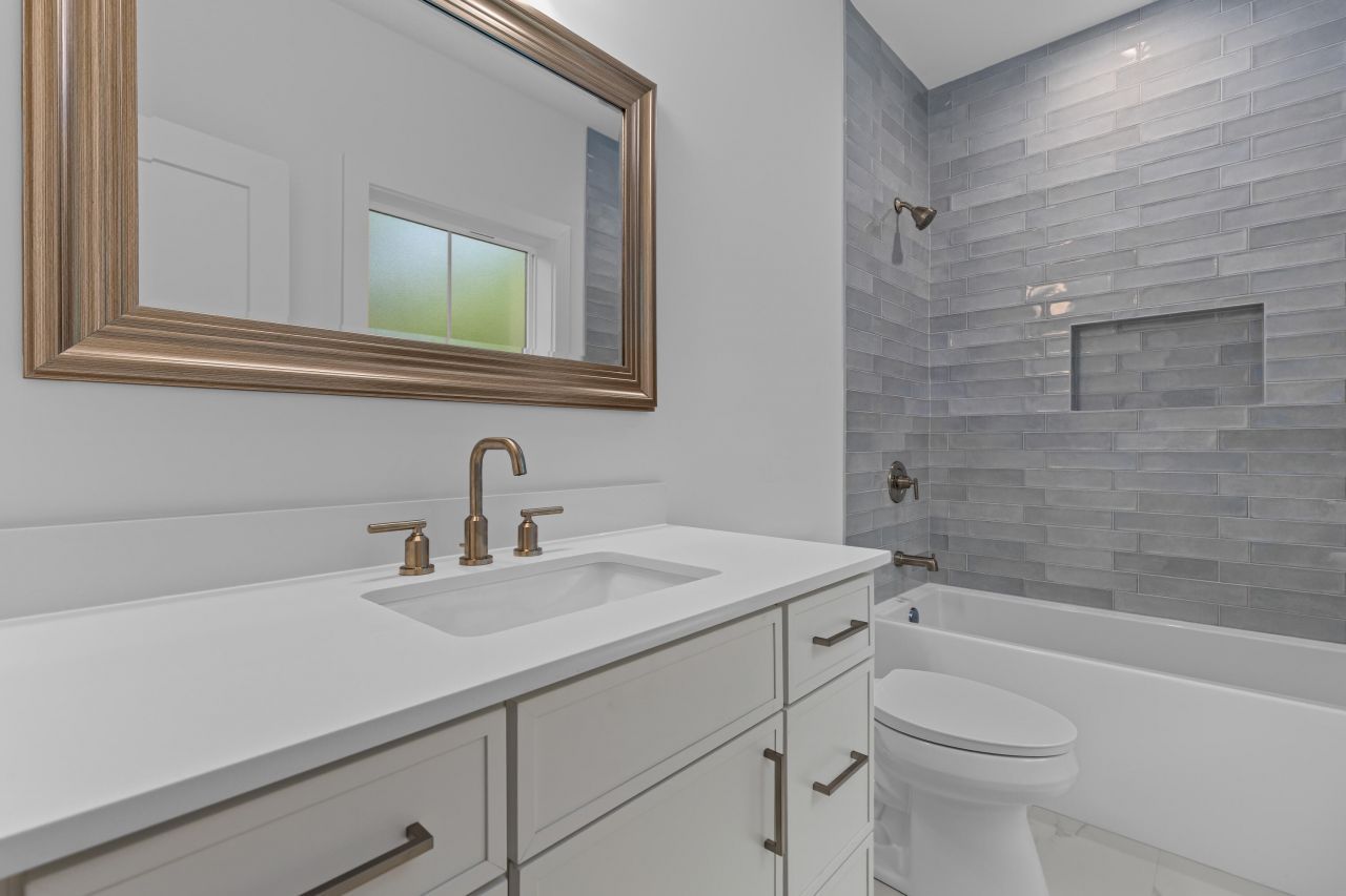 215 Marion Avenue Photo 35