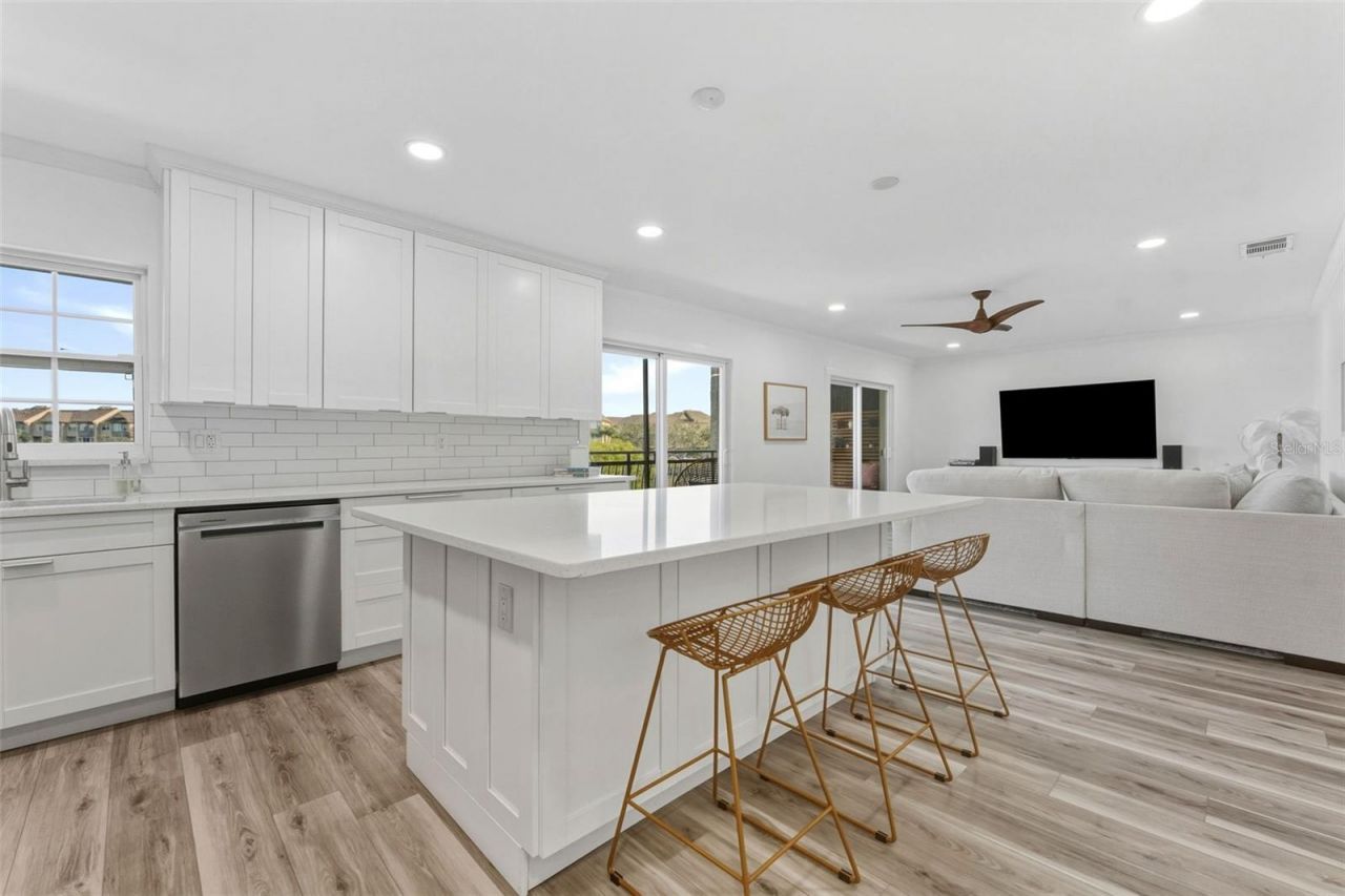 8806 Bay Pointe Drive, Unit 206, Tampa, FL 33615 Photo