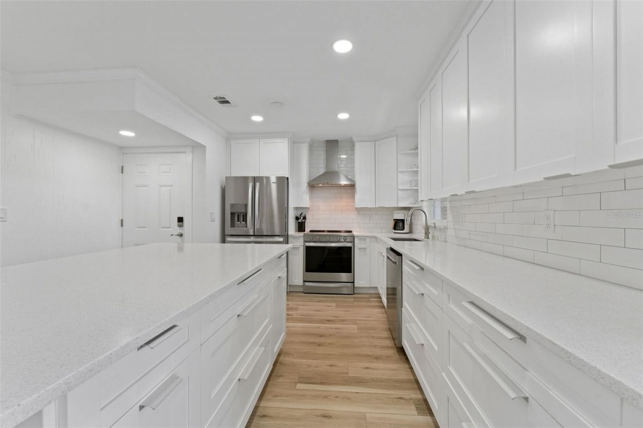 8806 Bay Pointe Drive, Unit 206, Tampa, FL 33615 Photo