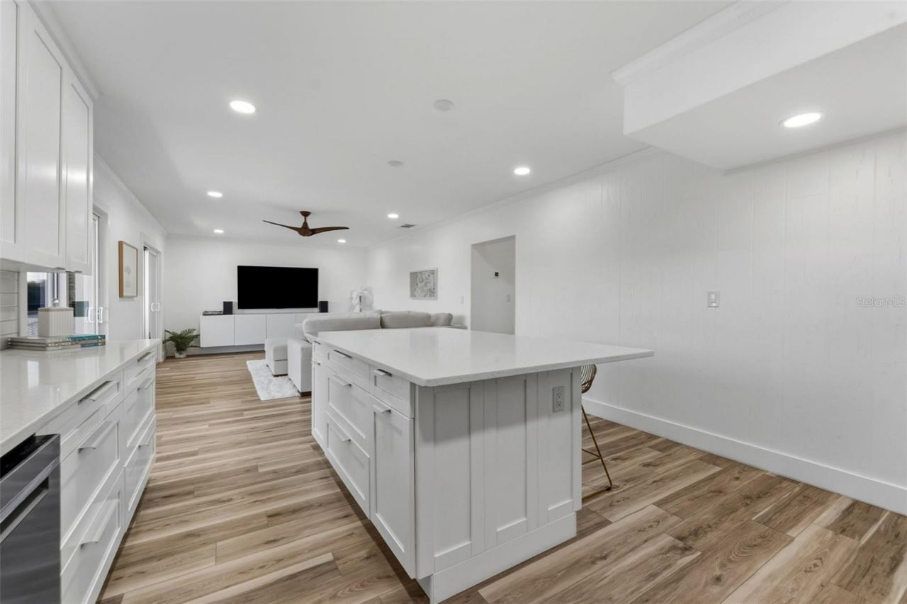 8806 Bay Pointe Drive, Unit 206, Tampa, FL 33615 Photo