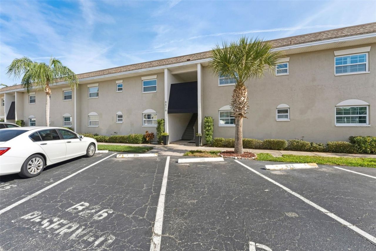 8806 Bay Pointe Drive, Unit 206, Tampa, FL 33615 Photo