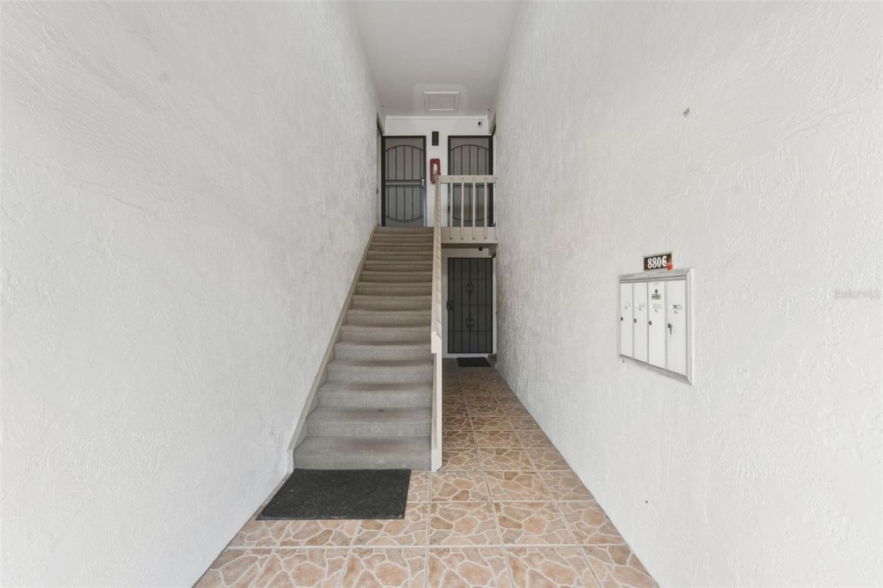 8806 Bay Pointe Drive, Unit 206, Tampa, FL 33615 Photo
