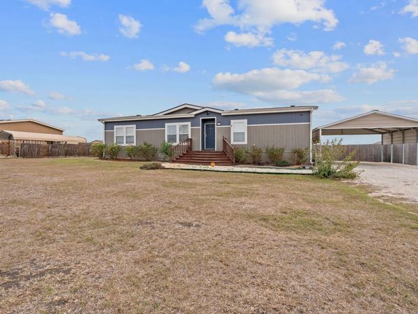 371 Lippe LN, Niederwald, TX 78640