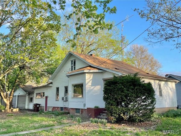 903 N Van Buren Street, Litchfield, IL 62056