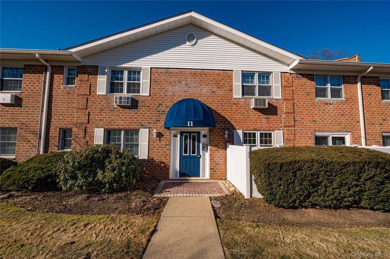 460 Old Town Road, Unit 11I, Port Jefferson Station, NY 11776 Main Photo