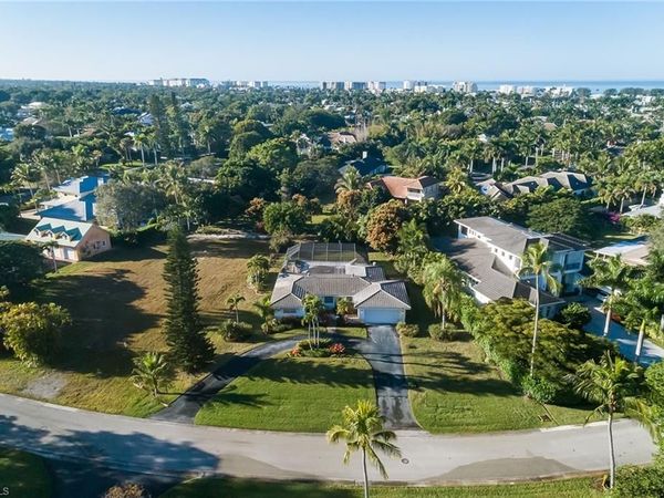 700 Bow Line DR, NAPLES, FL 34103