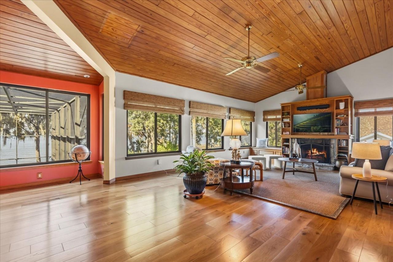 15815 Acorn Circle, Tavares, FL 32778 Photo