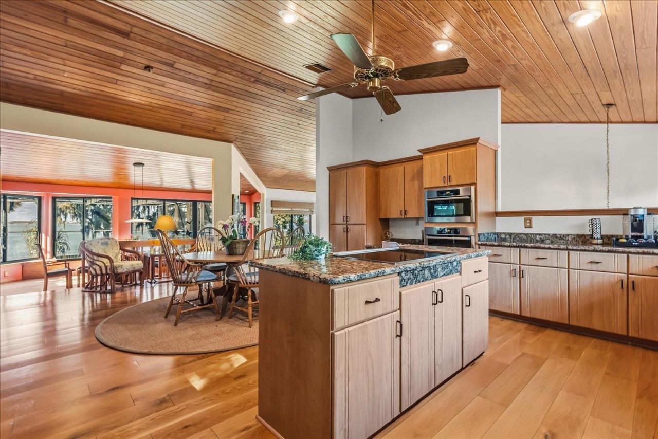 15815 Acorn Circle, Tavares, FL 32778 Photo