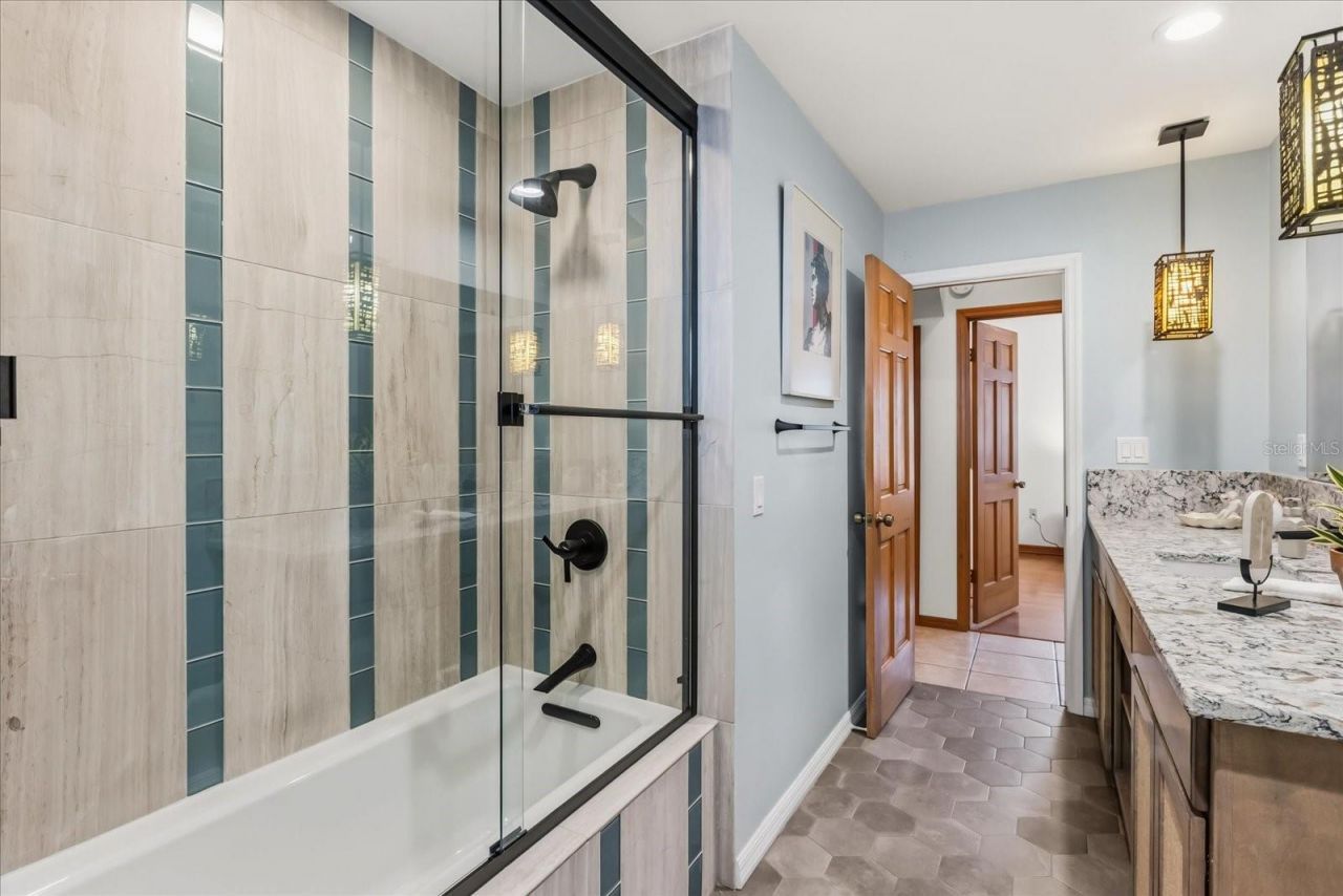 15815 Acorn Circle, Tavares, FL 32778 Photo