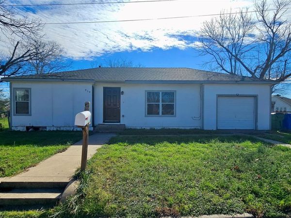 919 W 6th ST, Taylor, TX 76574